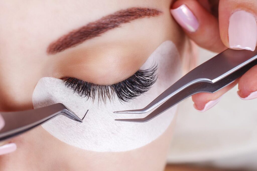 Augenbrauen in Genf: Brow Lamination, Henna Brows und Hybrid Tint