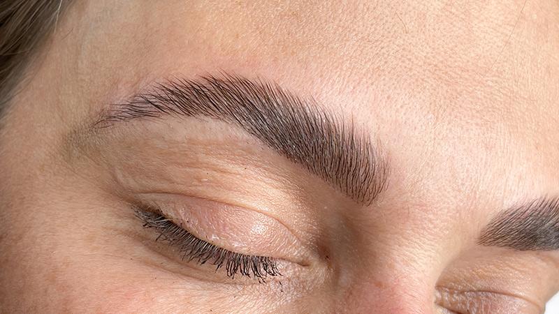 Forme des sourcils à Genève