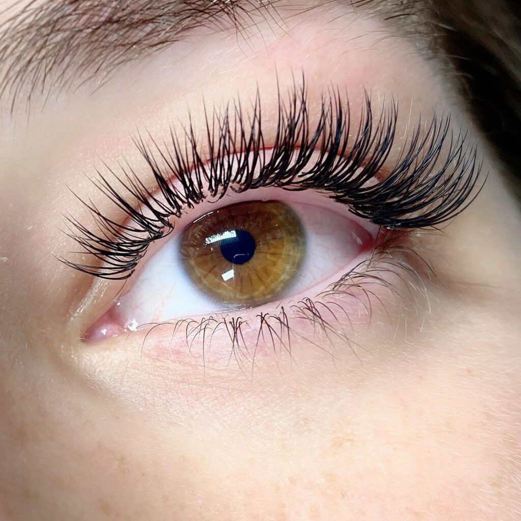 Extensions de cils et sourcils à Genève