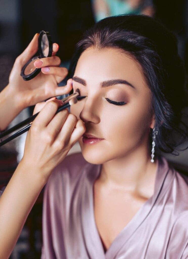 Maquilleuse spécialisée en sourcils à Genève
